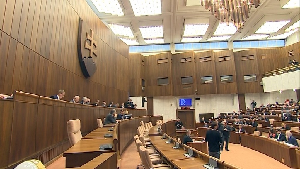 Slovenský_dvojkríž_parlament